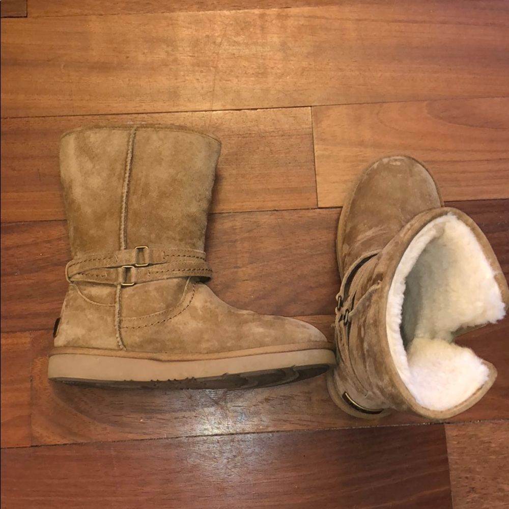 Camel brown suede UGGS!